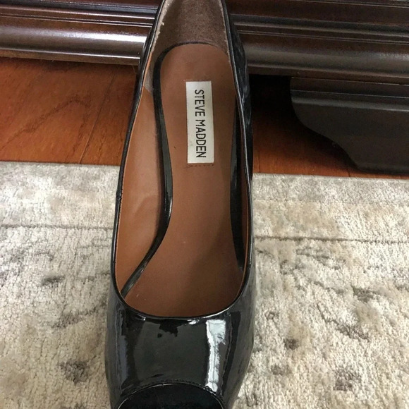 Steve Madden Black with Gold Heels - Picture 6 of 7